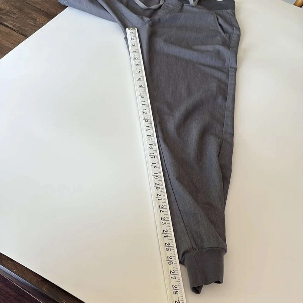 Figs Set of 2 Zamora Jogger Scrub Pants Grey #1670 6 Pockets Yoga Waist Size M - Picture 12 of 12